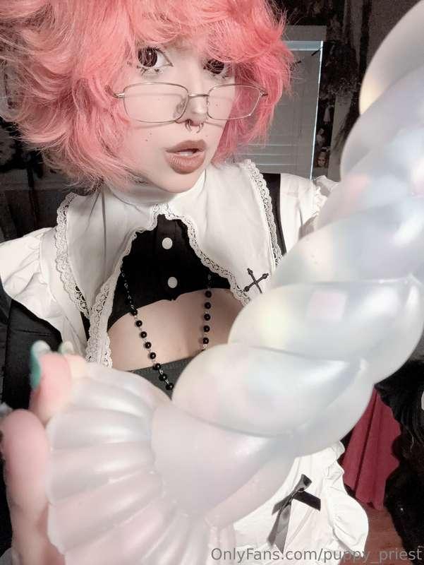 More maid cosplay pics!!! I feel I’m gonna post a ton next w..