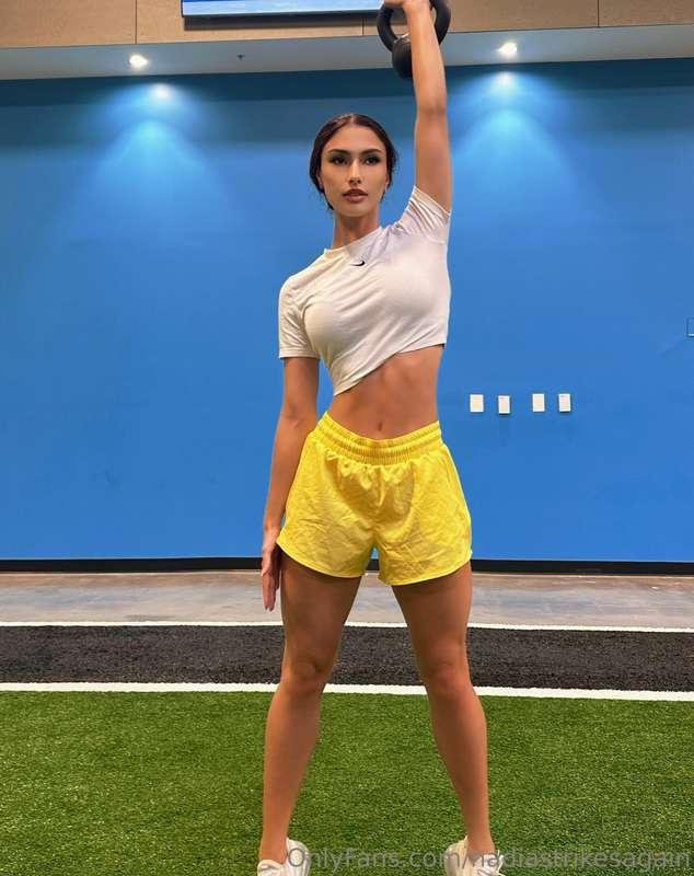 am workouts will always be my fav ⏰🥰 Working on some kettle ..