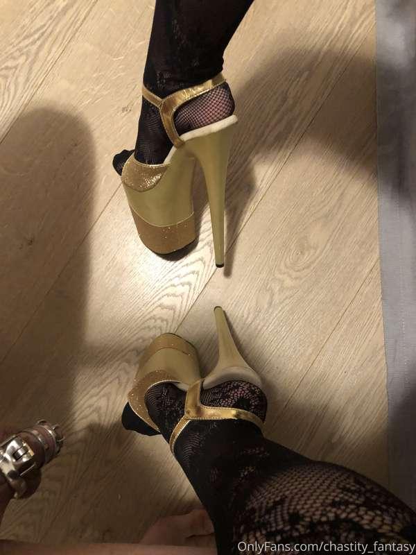 Black fishnet and gold heels photo set - full