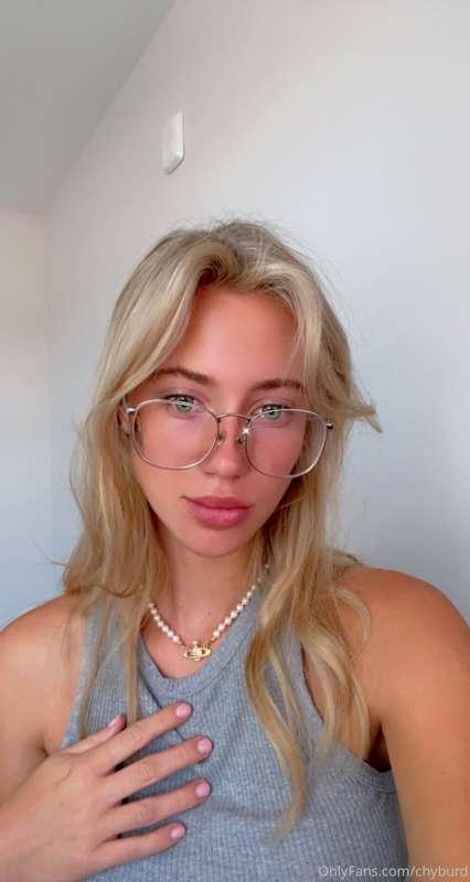 How I usually look when talking to you...DM for full video 🤓..