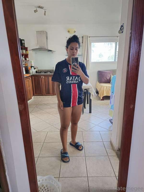 today's riding outfit 🤤 wanna see the back? it's peachy 🍑 