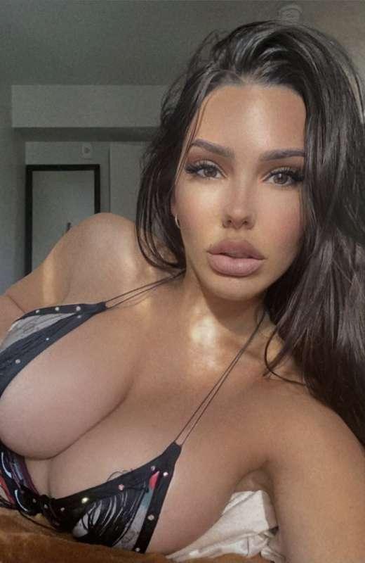 Giving away another 100 subscriptions to my VIP page at 50% ..