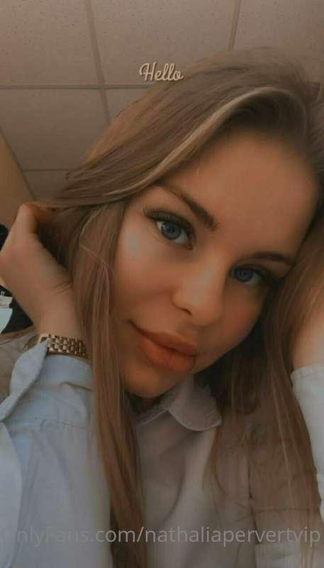 cute girl with dark thoughts 😈

@lola_lollypop 🍭

 #ad
