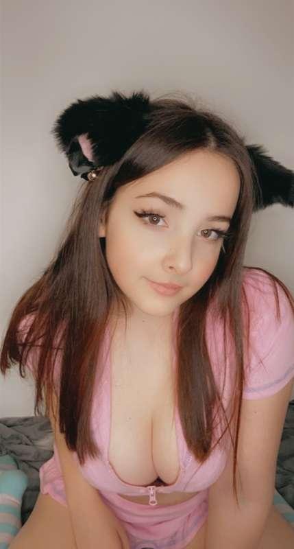 your new cat gf 💖