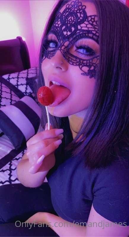 Lick it like a lollipop 🍭👅
