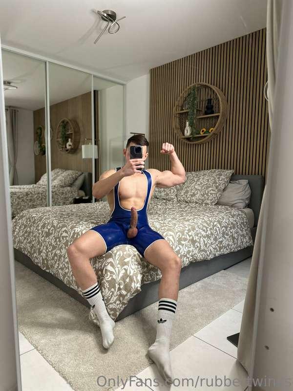 Really want to fuck while wrestling 😏 Do you feel me ?