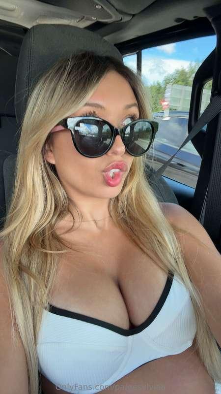 Happy national bf day bb’s ;) To treat yall im doing 3 pictu..