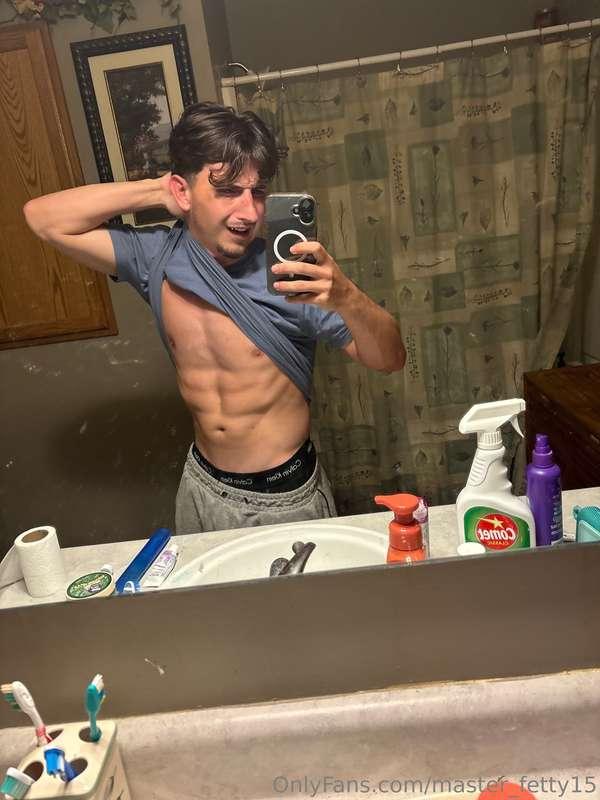 Hot summer days (; my feet are needing to me served. A king ..