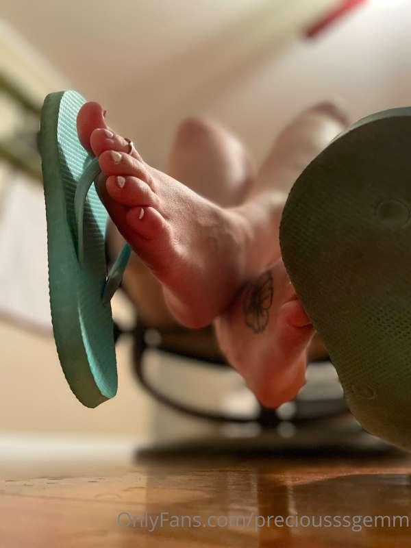 👣