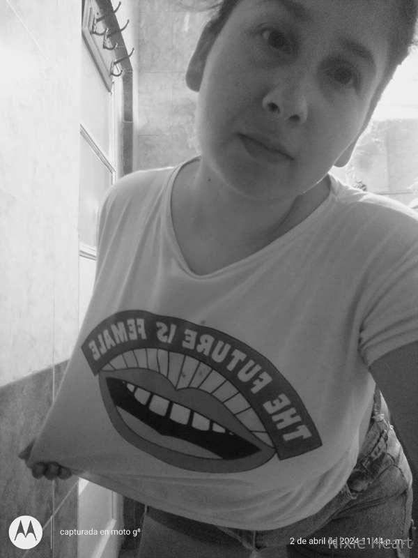 @nerela  🍑
Para complacerte 💋
En tus fantasias 🍆🍑🔥