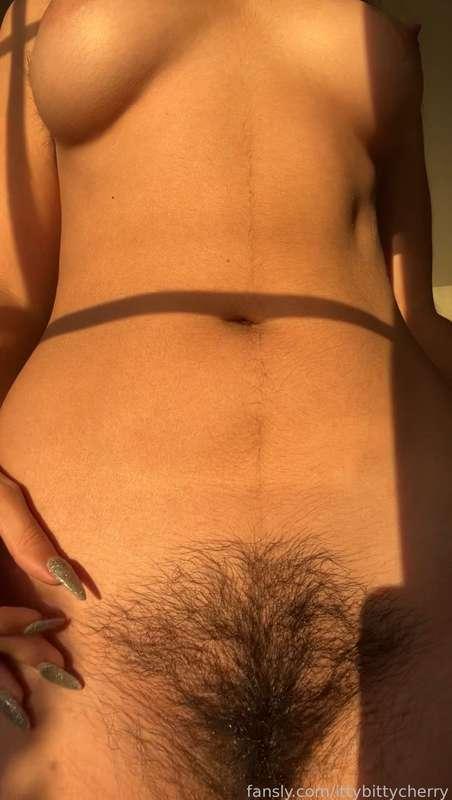 Up close and personal with my pretty bush 

#fyp #hairy #hairypussy #bush #happytrail #brownskin #cute #young #unshaved #natural