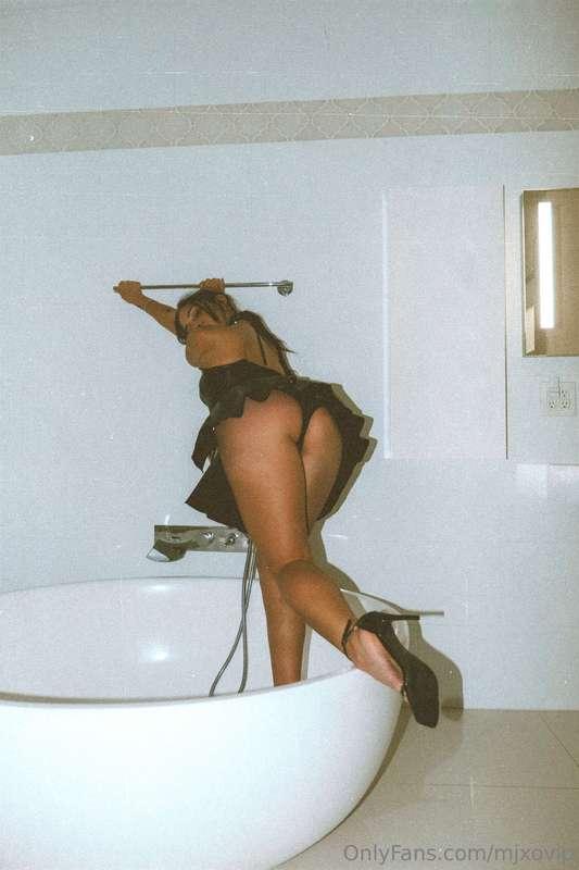 if i slipped in the bathtub would you help me up?🥺