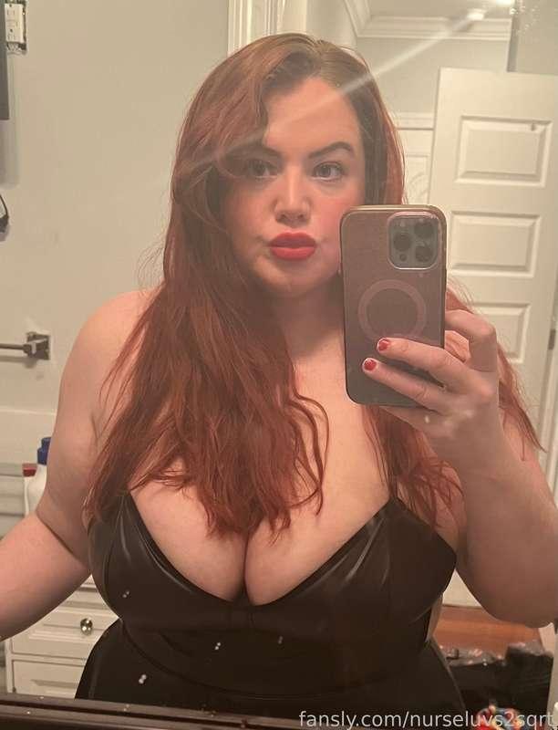 Have you been a good boy for (step) Mommy? She loves helping good boys cum! 🥰 🥰 
*DM for custom content requests**
#custom #customcontent #mommyson #mommy #joi #goodgirl #redhead #redlips #bigtits #mommymilkers #goodboy 