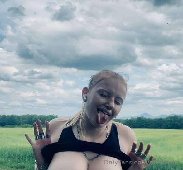 @ssassyjessie*🌸I have the pinkiest pussy you'll ever seen 🌸😏..