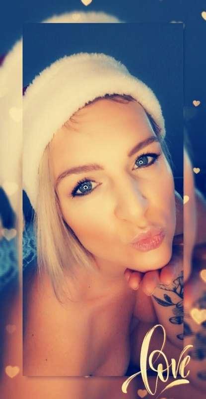 3 dollar gift 🎄🎁 
And you send me a pic as a gift 😘
Https://..