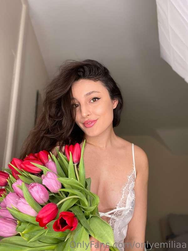 Thank you to that special fan who paid for these flowers… yo..