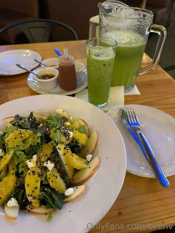 My super aesthetic dinner. 😍🤤
