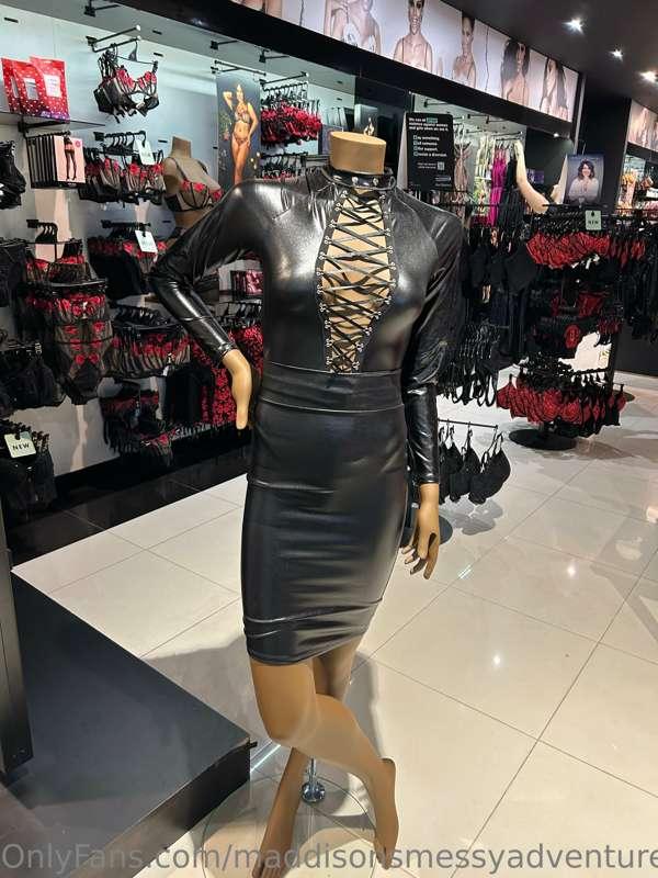 I’m out shopping and just seen this outfit 🤩😍😛 what do you t..