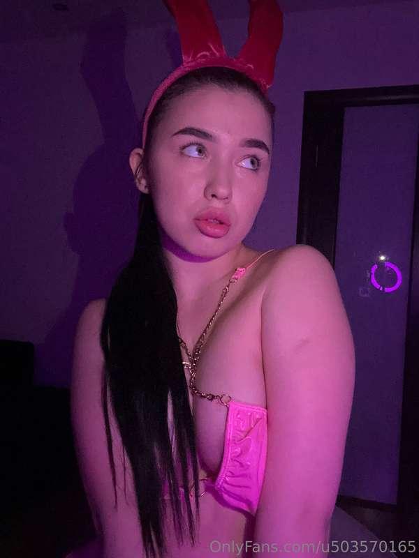 maybe i’d be yours… if you asked right 💗