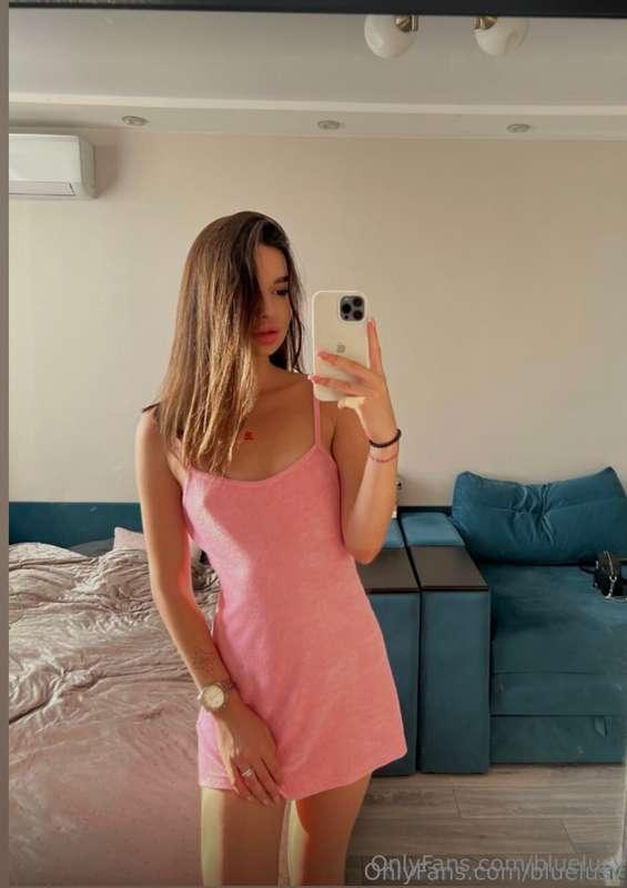 🔥 This cutie 😍 @emily_jeji will ride you into pure bliss 🍓💦🤩..
