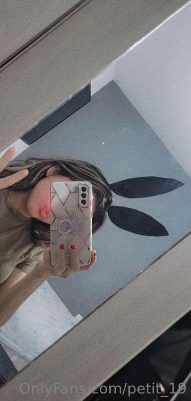 Bunny girl 🐇✨️.  𝑹𝒆𝒂𝒅𝒚 𝒕𝒐 𝒎𝒂𝒌𝒆 𝒂 𝒄𝒖𝒔𝒕𝒐𝒎 𝒗𝒊𝒅𝒆𝒐. 💕 𝑼𝒑𝒍𝒐𝒂𝒅 𝒂 𝒇𝒓..