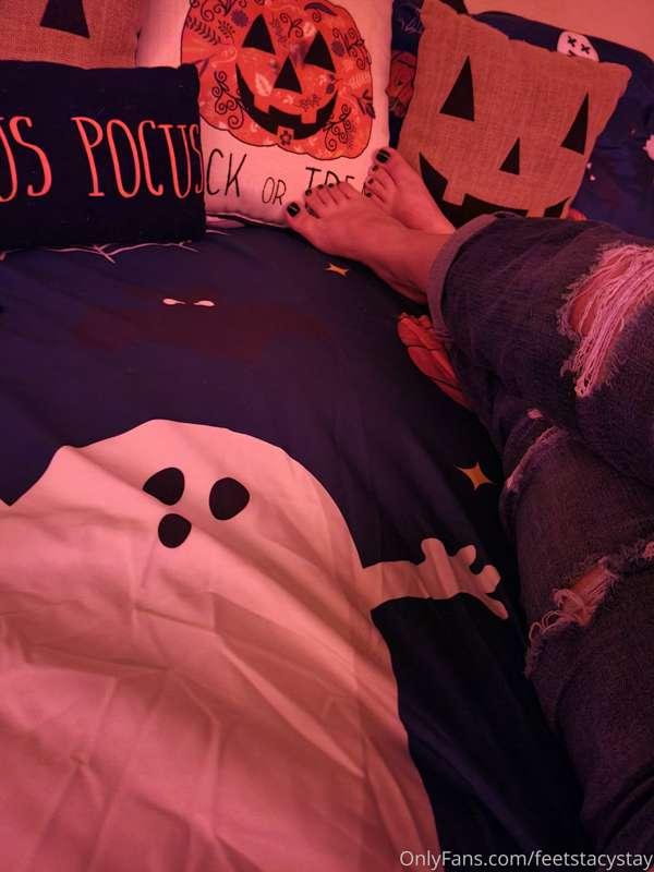 Am I the only one feeling the vibes?🖤🕷🎃👻