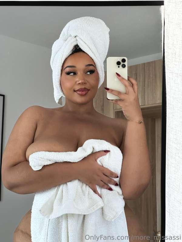 Tip me and ill drop the towel🍒🫣