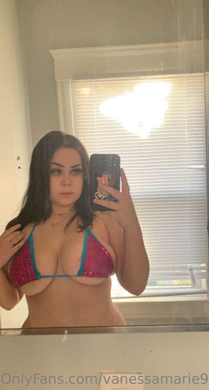 🥳