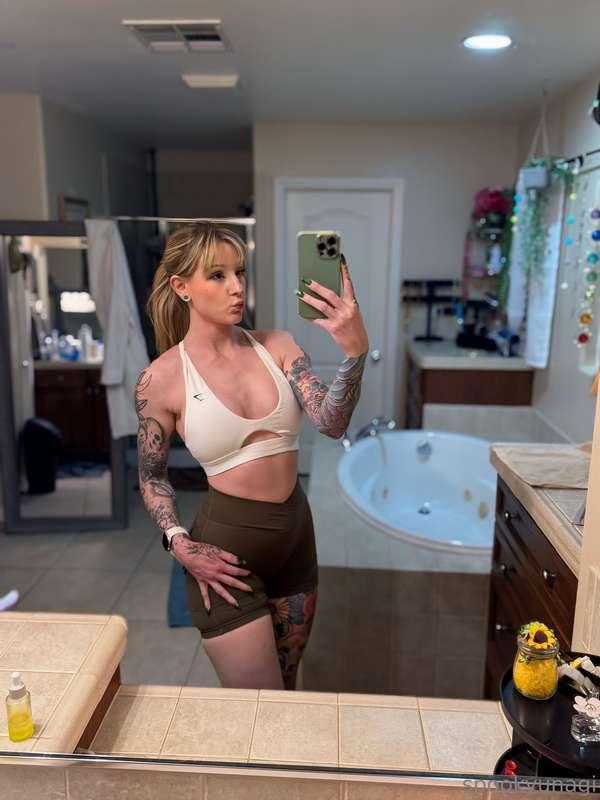 who wants a kiss? 😘