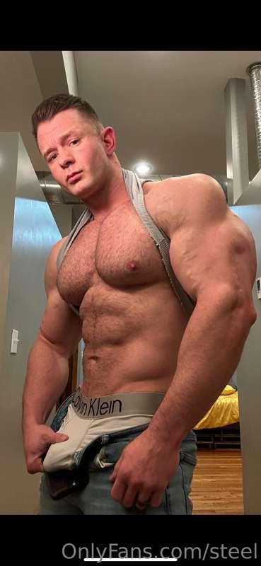 Smell this bulge.. put your face in it and I’ll give you a t..