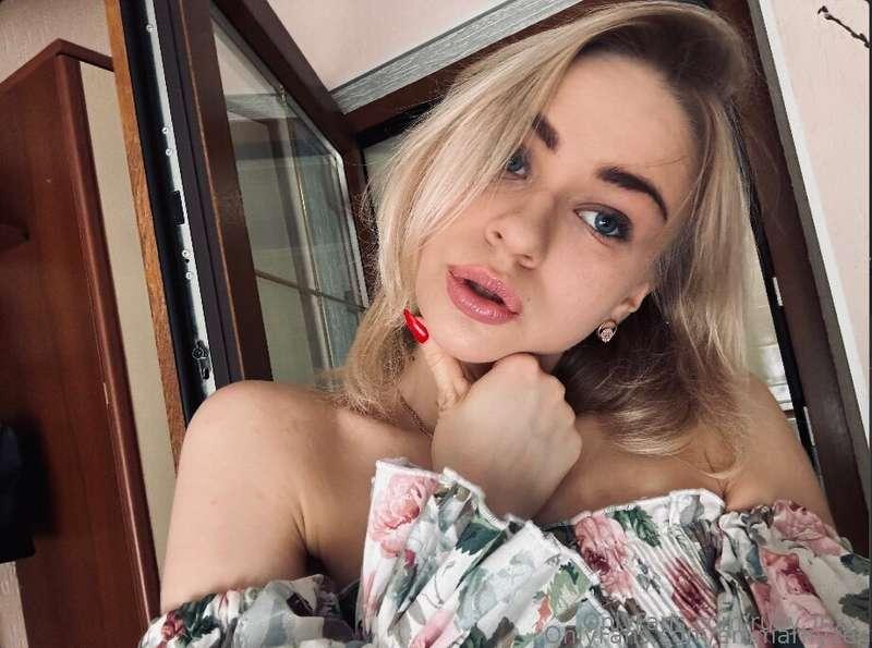 @emmarhyzer - YOUR NEW OBSESSION 🤤🤤💥 A BLONDE with a dream b..