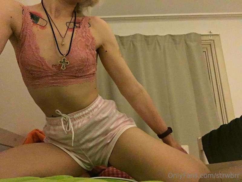 Do you like my little shorts?💕🌸