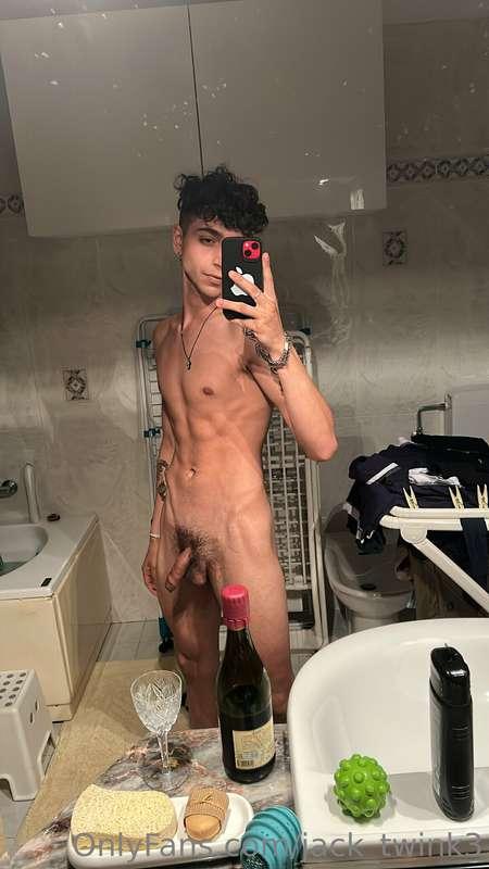 Mo vado a fare la doccia 💦💦 Mi vuoi seguire !👅😏