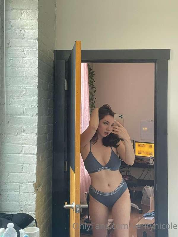 swipe & bra moves 🫣