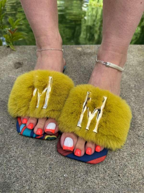 Do you like my sandals? 😋