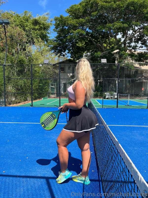 Padel time 🎾 I will take a video in this outfit for you this..