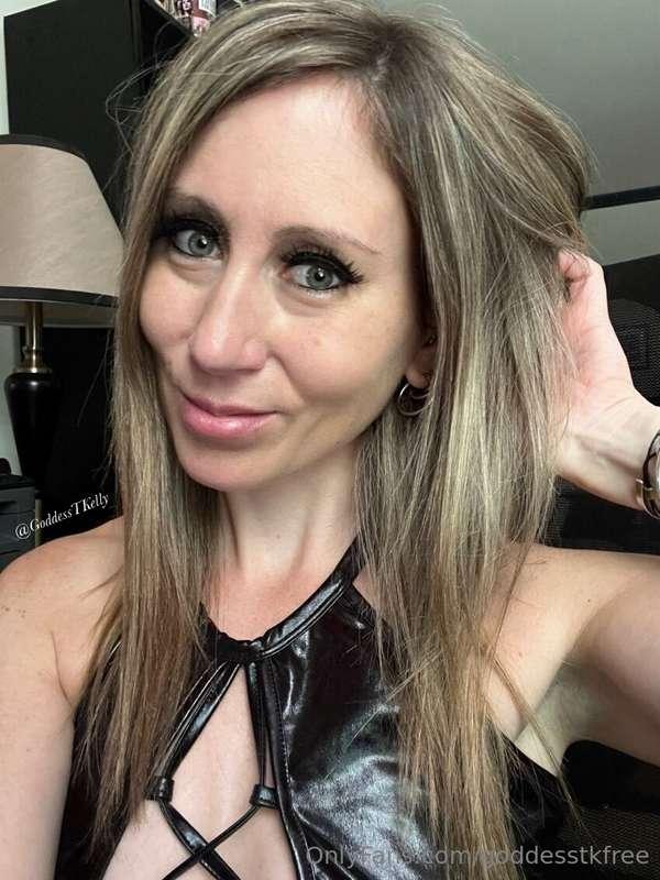 Goddess selfies are your favorite! 👑
