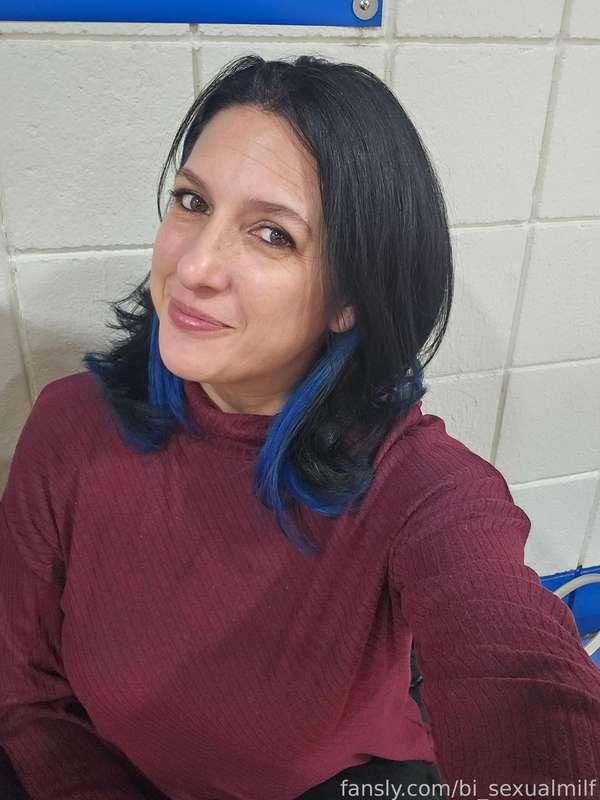 bi_sexualmilf image #1