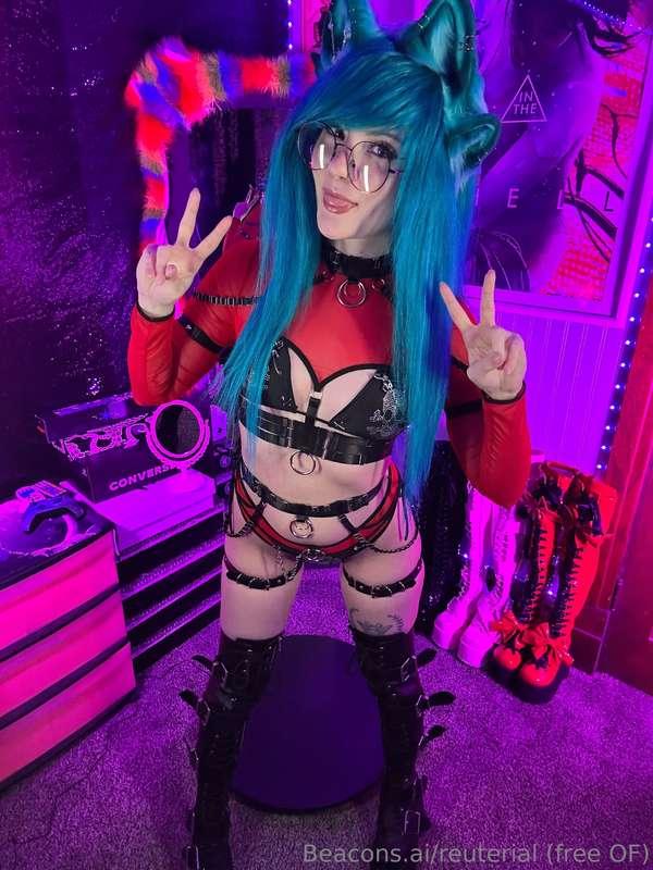 Want to see more?! -CLICK HERE- hot foxes near you! Recorded..
