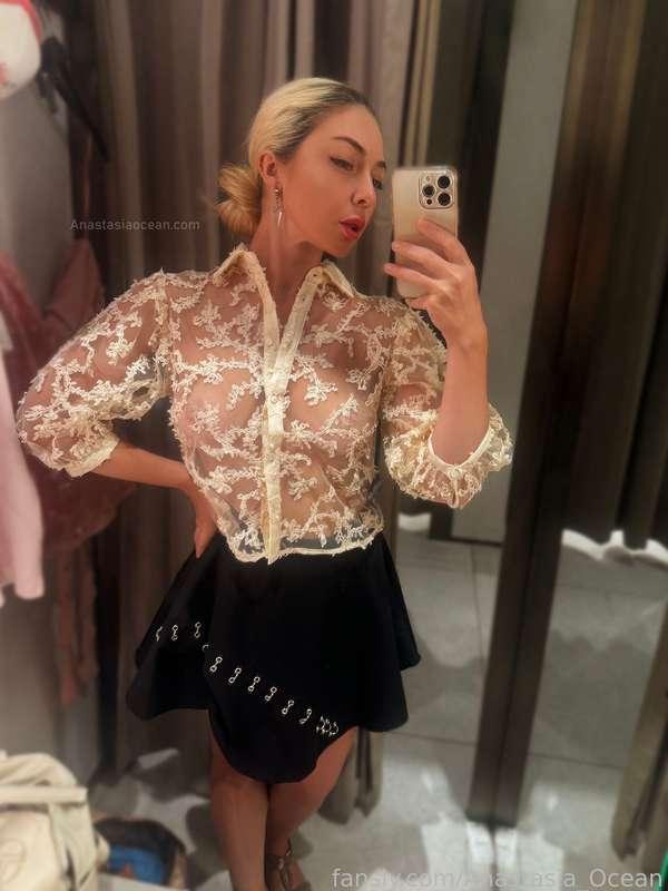 Do you like my outfit? 🤩