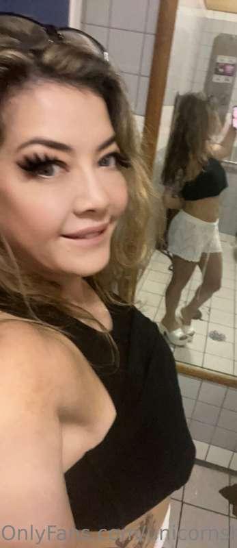 Im backin dat ass up with some bathroom selfies. You naughty..