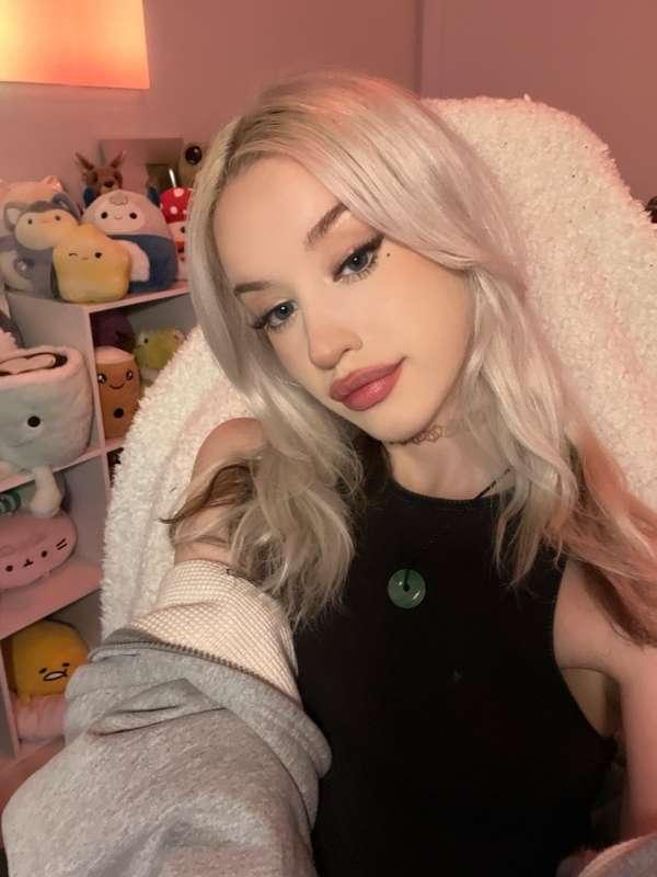 haiii! pls feel free to request ur custom/general asmr vid for this month!!!