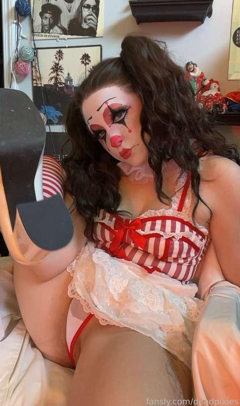 see? clowns aren't so scary, right? 🤡

(photo-video set) 

#fyp #clowngirl #clown #pussy #orgasm #masturbation #fetish #kinky #petite #lingerie #horny #wet #wetpussy 