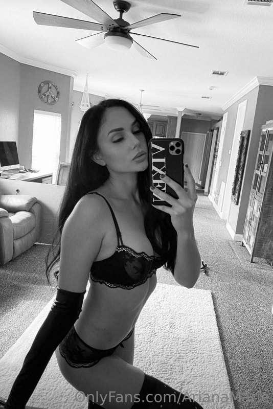 Im in the mood to be ***in charge*** today 😈 ! Who's feeling..