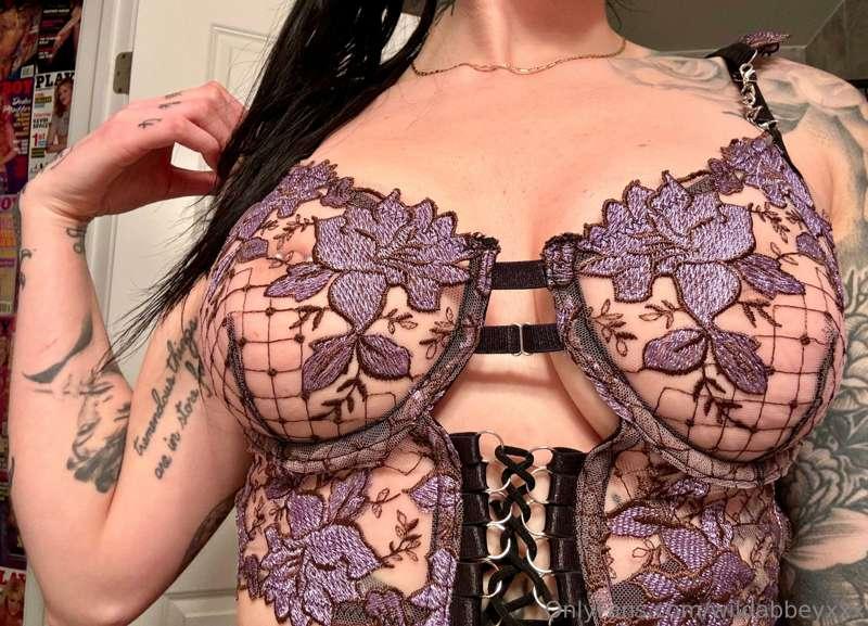 swipe 4 my b00bies🥵