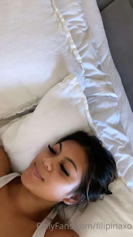 I’m boreddd in bed…are you down to message me 💕