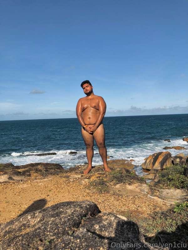Free nipples, free everything 😍