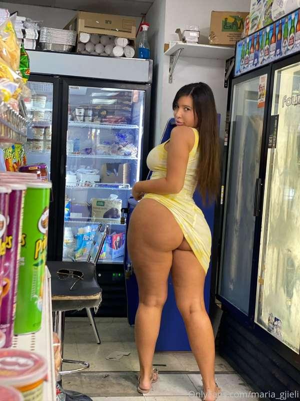 Check your messages to see me take it all off in PUBLIC!🤫