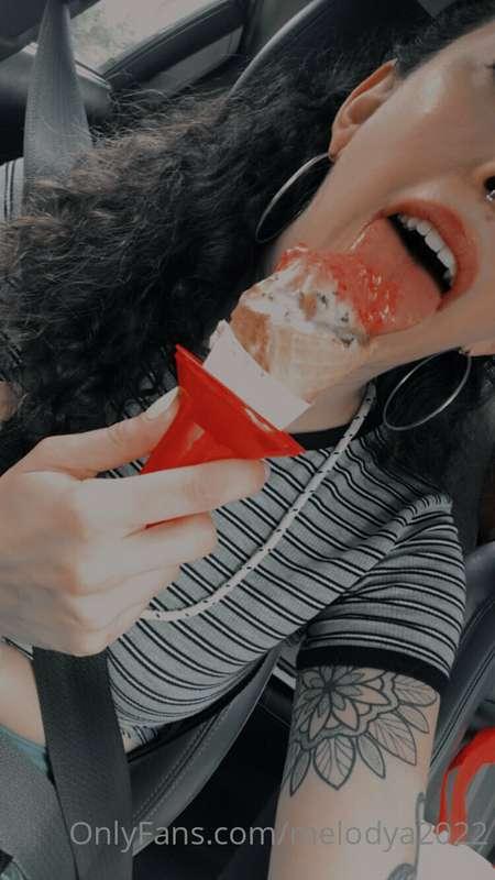 Do you like icecream? 🍦👅