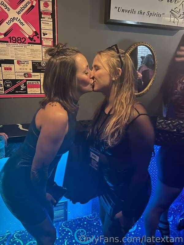 Kissing jenx on the first night of Vancouver Fetish Weekend ..